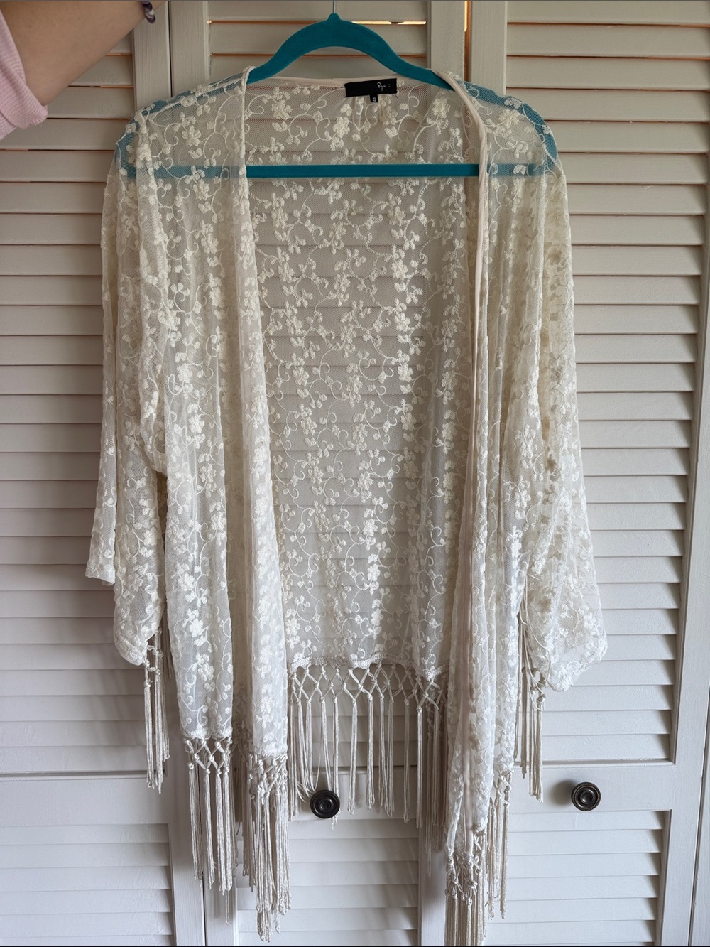 Ryu White Lace Fringe Kimono